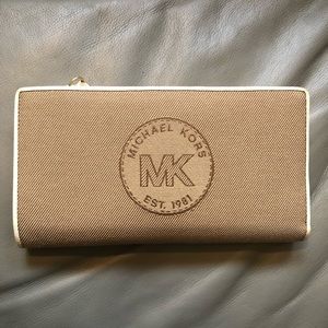 ❌❌SOLD Michael Kors Wallet❌❌